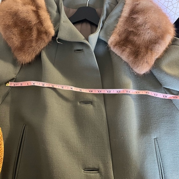 Vintage Jackie O green wool coat with fur collar - Picture 10 of 11